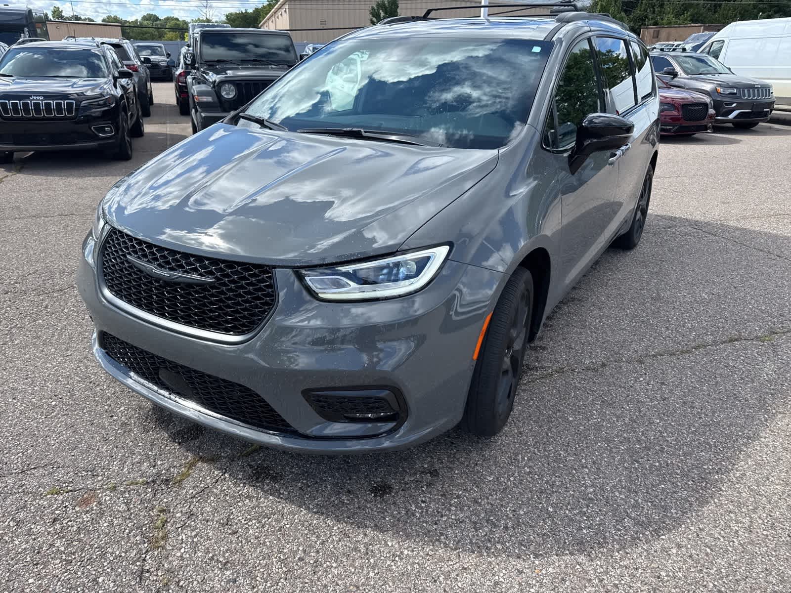 Thumbnail: 2023 Chrysler Pacifica - 2