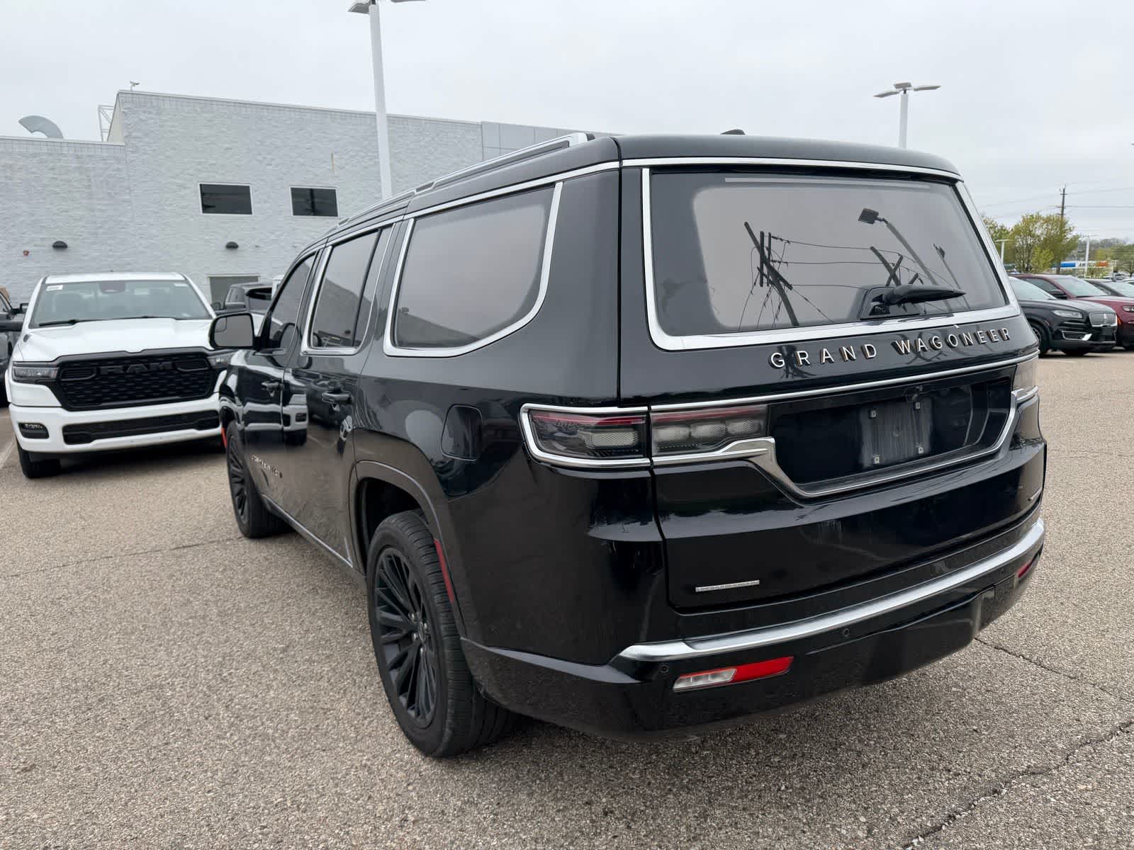 Thumbnail: 2022 Jeep Grand Wagoneer - 17