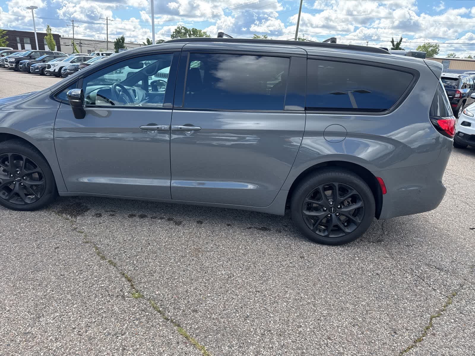 Thumbnail: 2023 Chrysler Pacifica - 23
