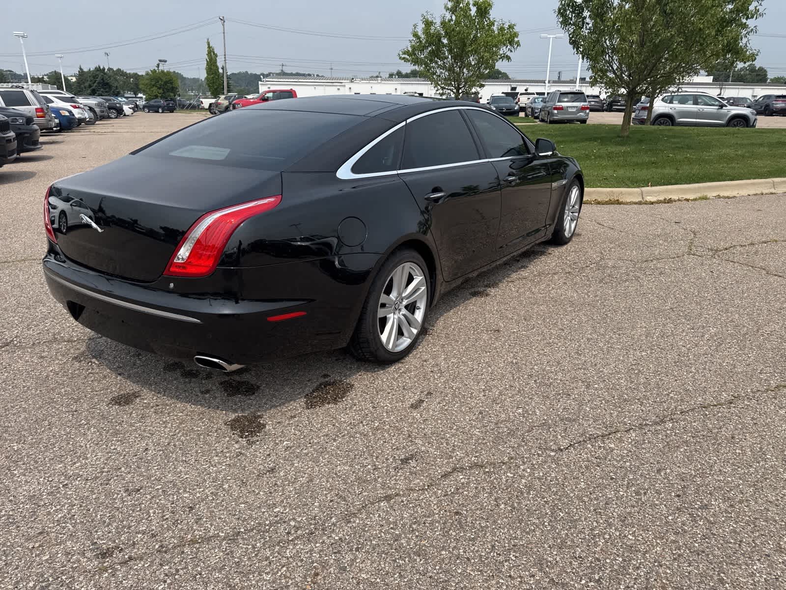 Thumbnail: 2011 Jaguar XJ - 14
