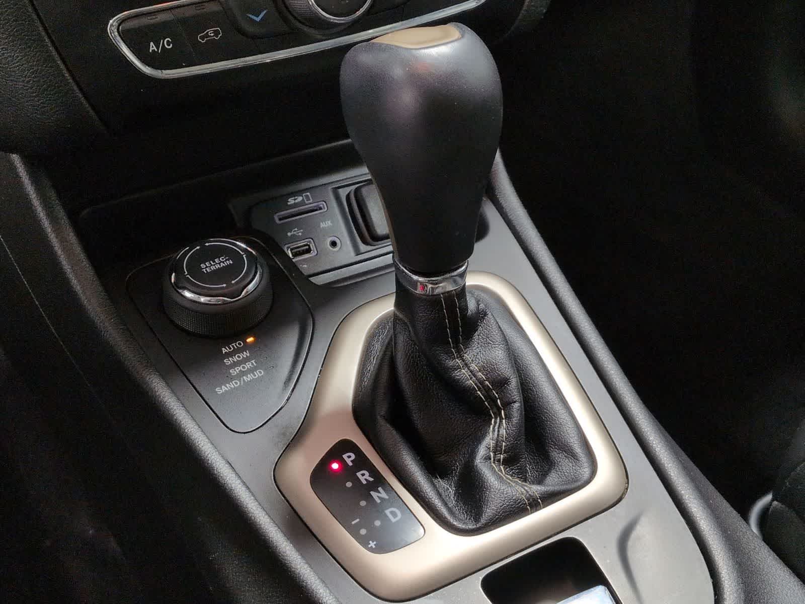 Thumbnail: 2018 Jeep Cherokee - 34