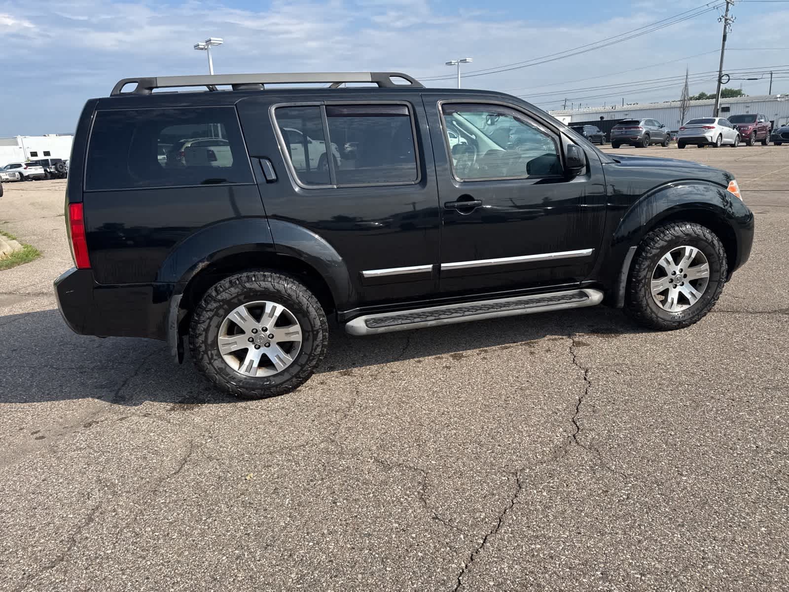 Thumbnail: 2012 Nissan Pathfinder - 15