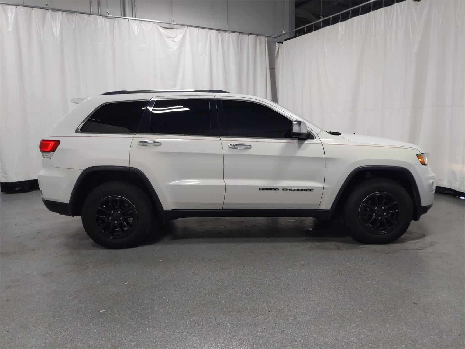 Thumbnail: 2019 Jeep Grand Cherokee - 15
