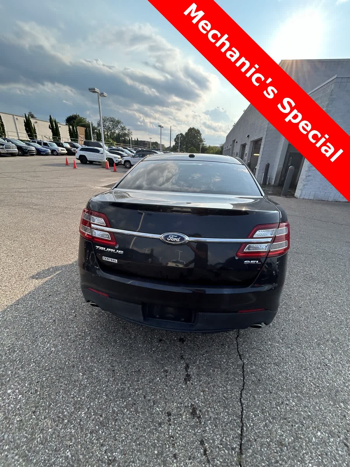 Thumbnail: 2014 Ford Taurus - 22