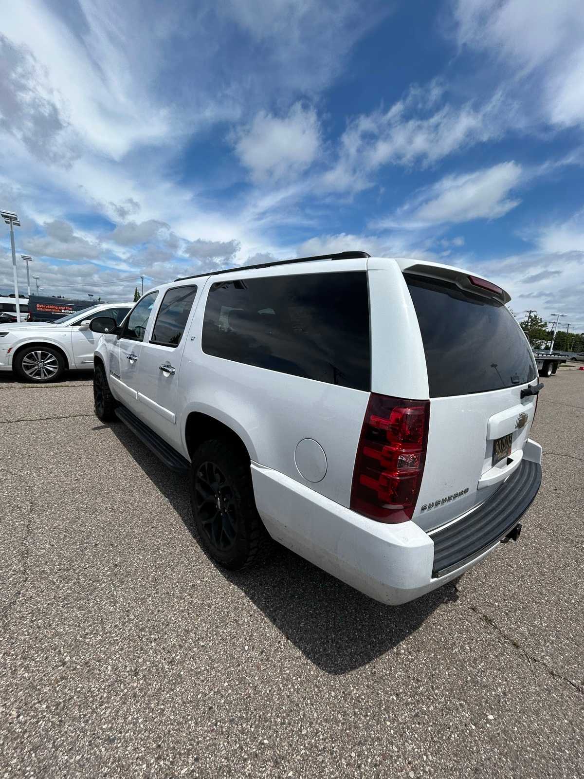 Thumbnail: 2008 Chevrolet Suburban - 25