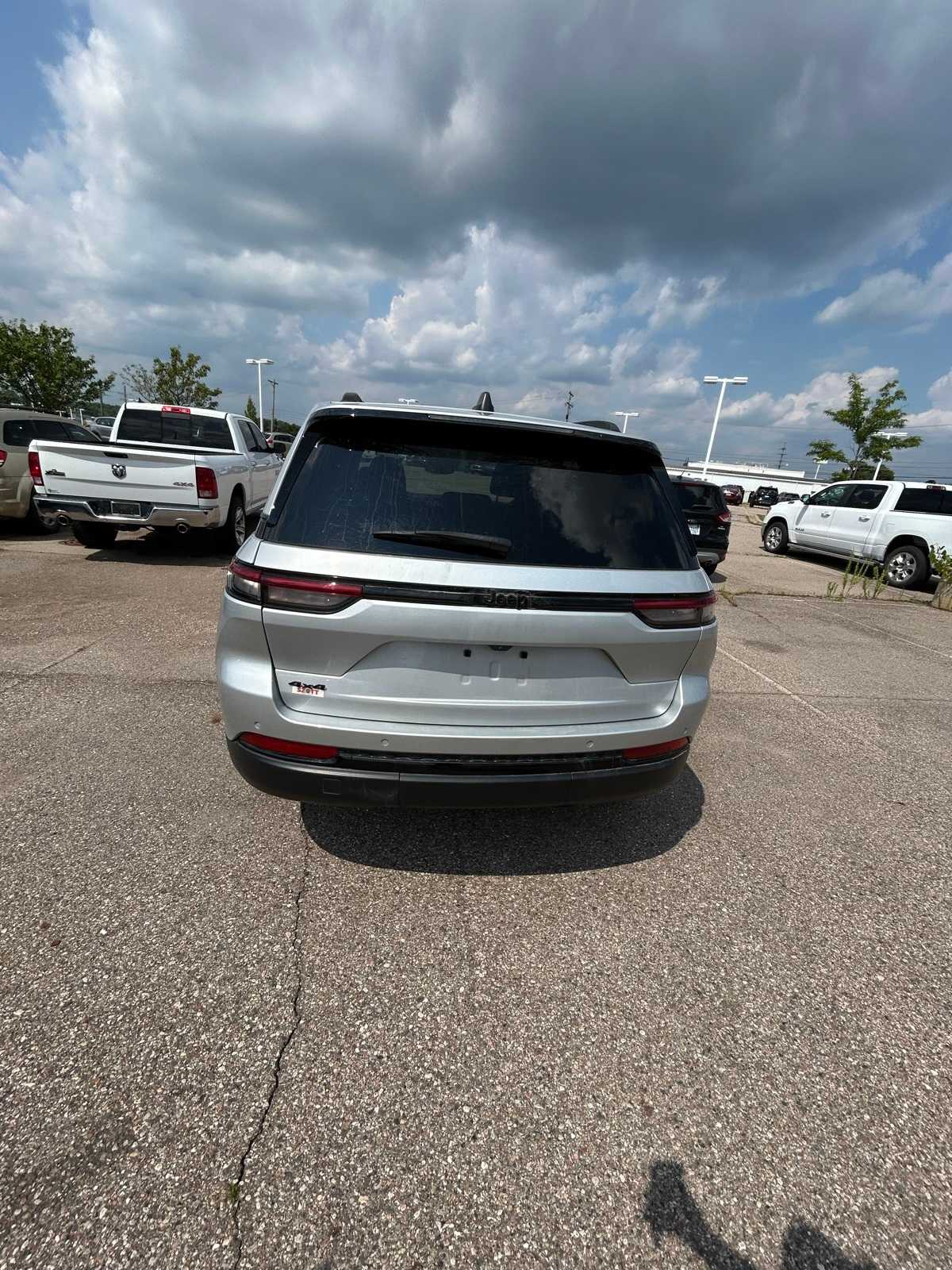 Thumbnail: 2023 Jeep Grand Cherokee - 19