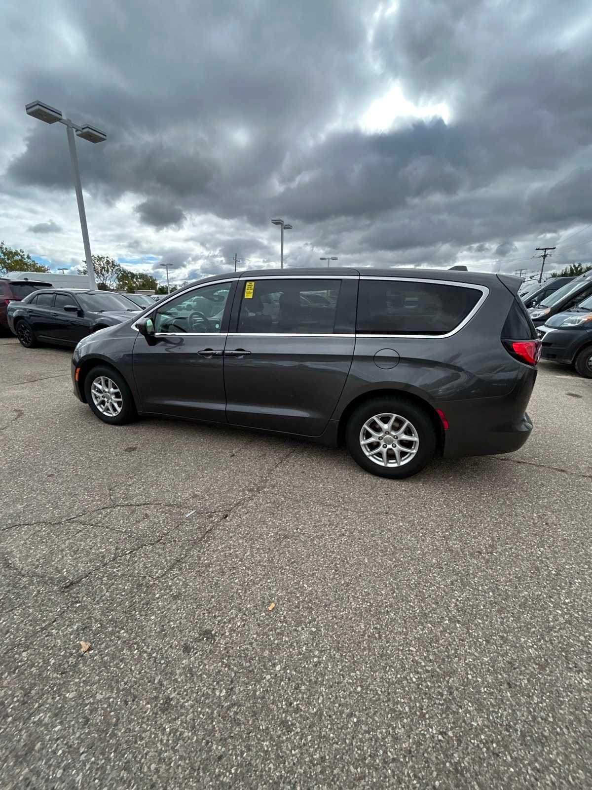 Thumbnail: 2017 Chrysler Pacifica - 23