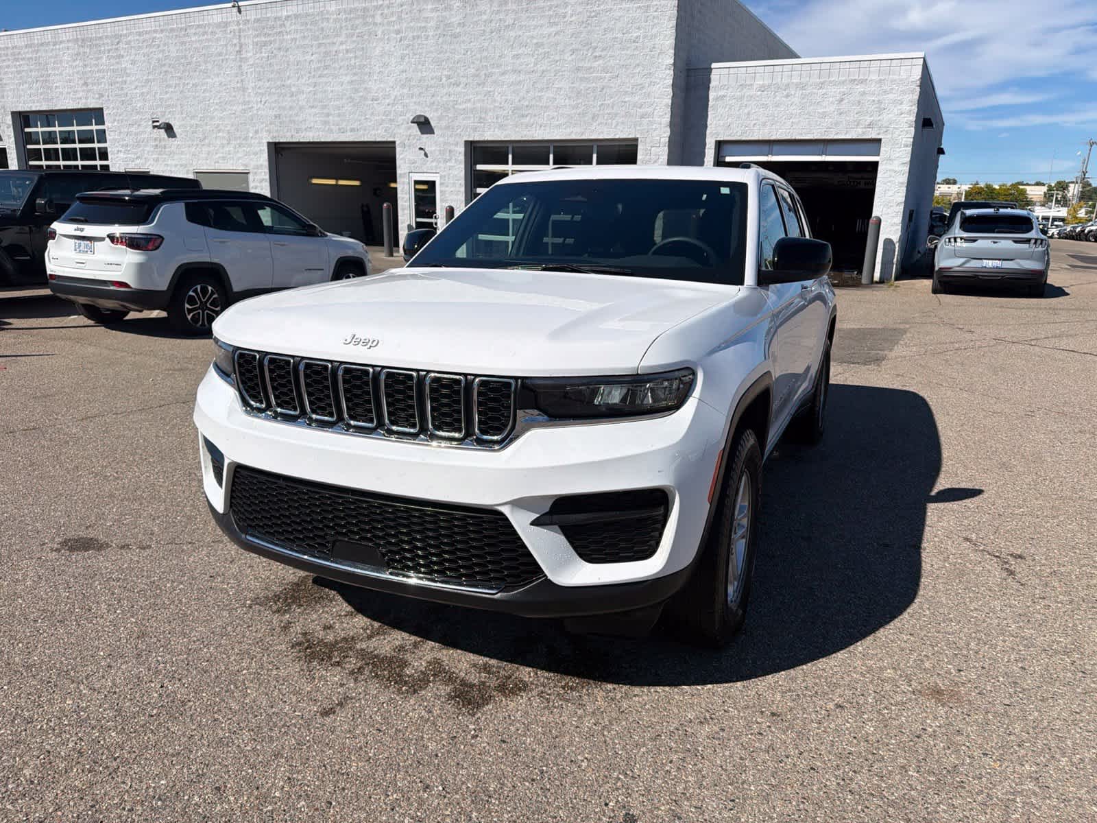 Used 2024 Jeep Grand Cherokee Laredo SUV