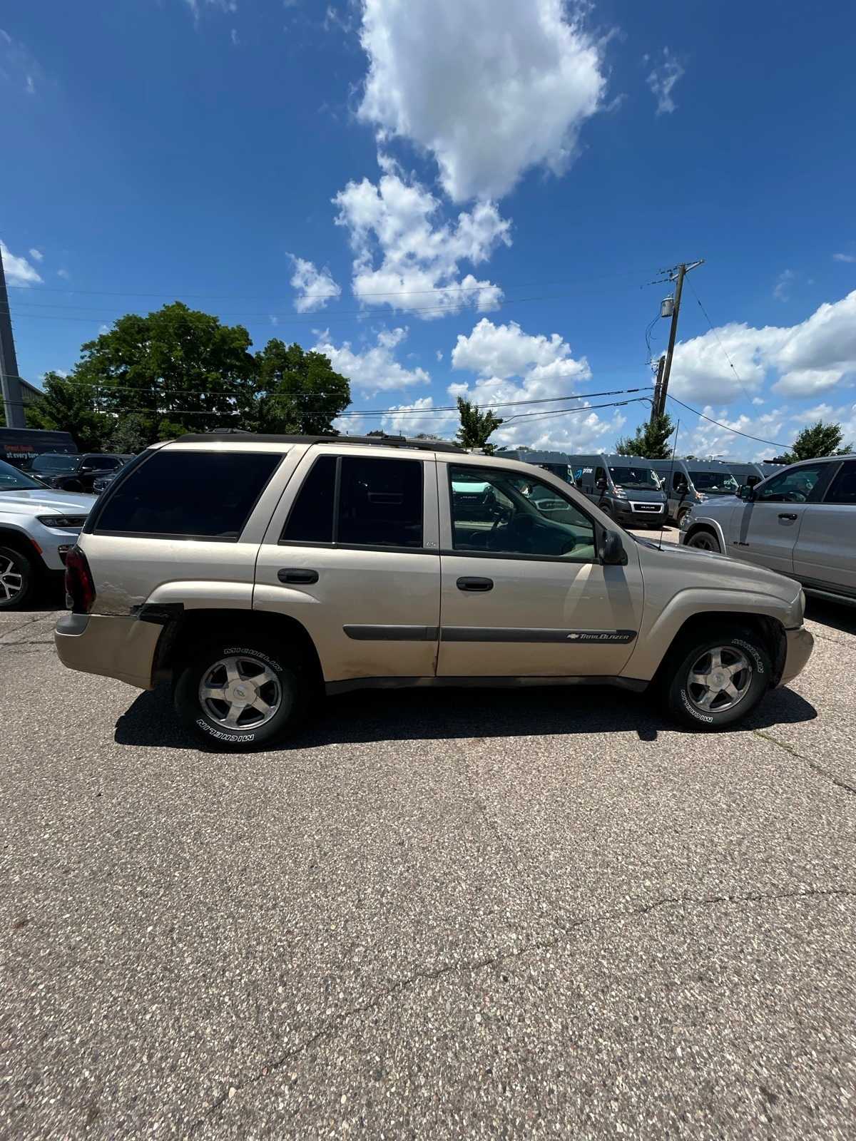 Thumbnail: 2004 Chevrolet TrailBlazer - 15