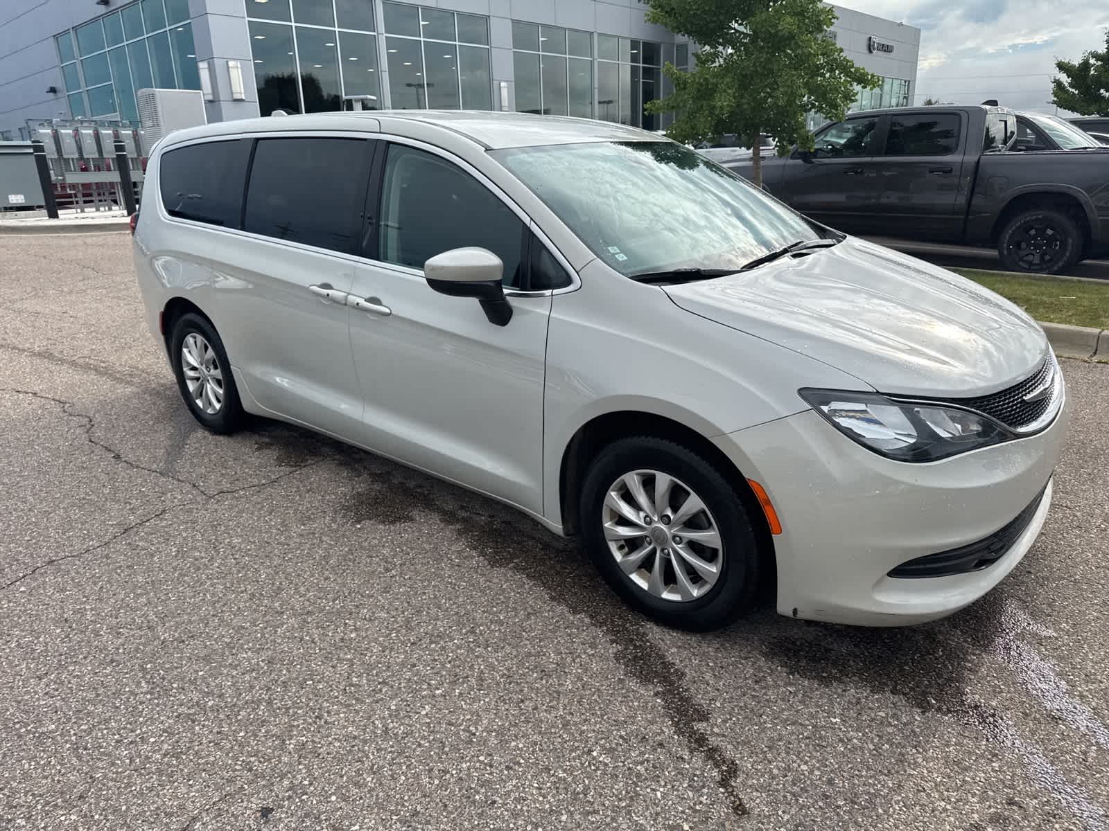 Thumbnail: 2017 Chrysler Pacifica - 9