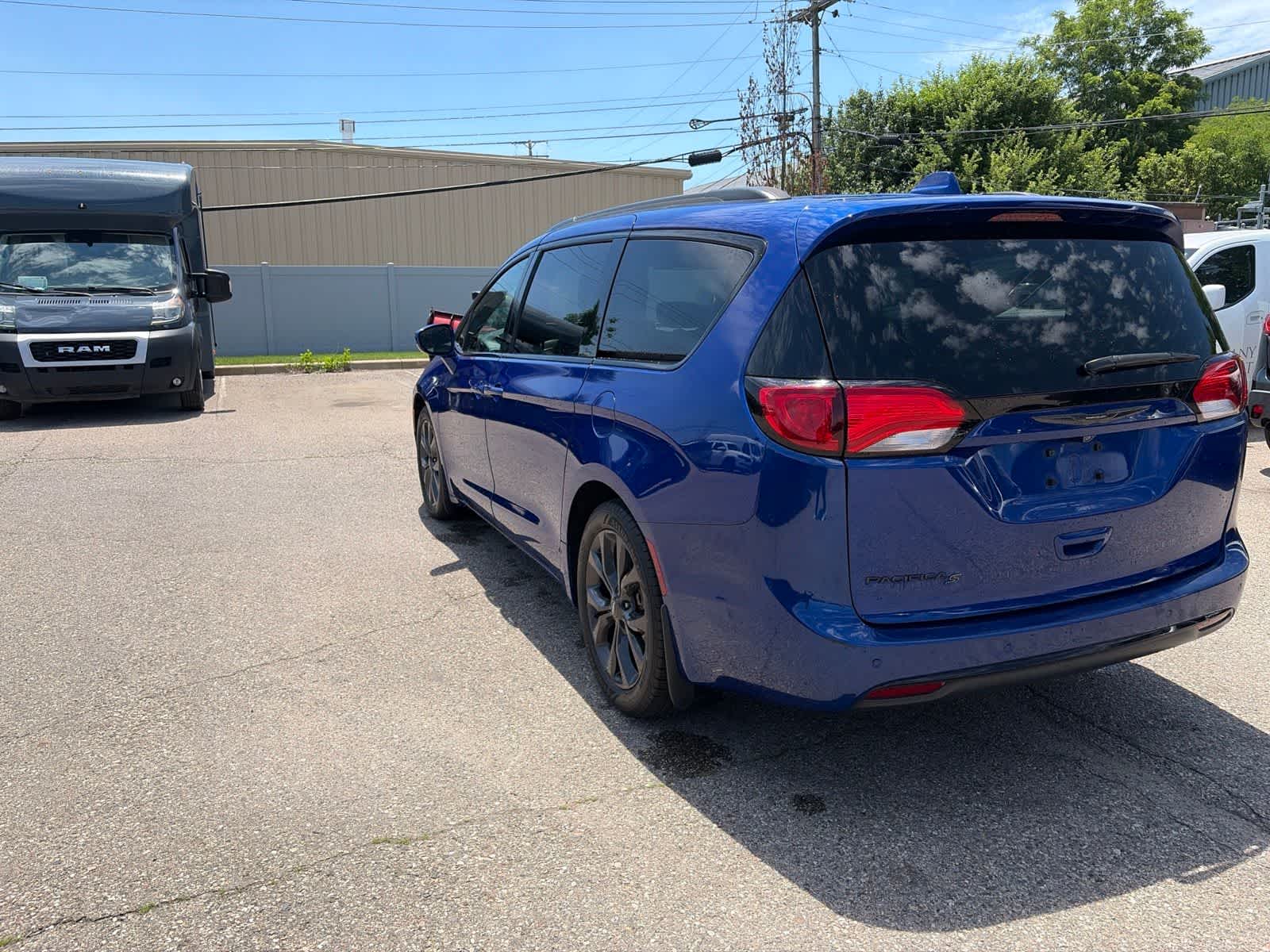 Thumbnail: 2019 Chrysler Pacifica - 7