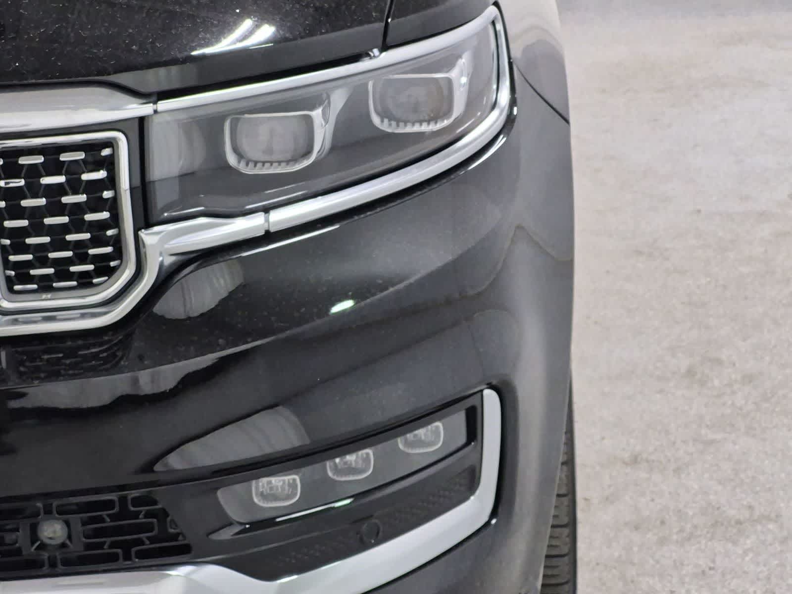 Thumbnail: 2022 Jeep Grand Wagoneer - 18
