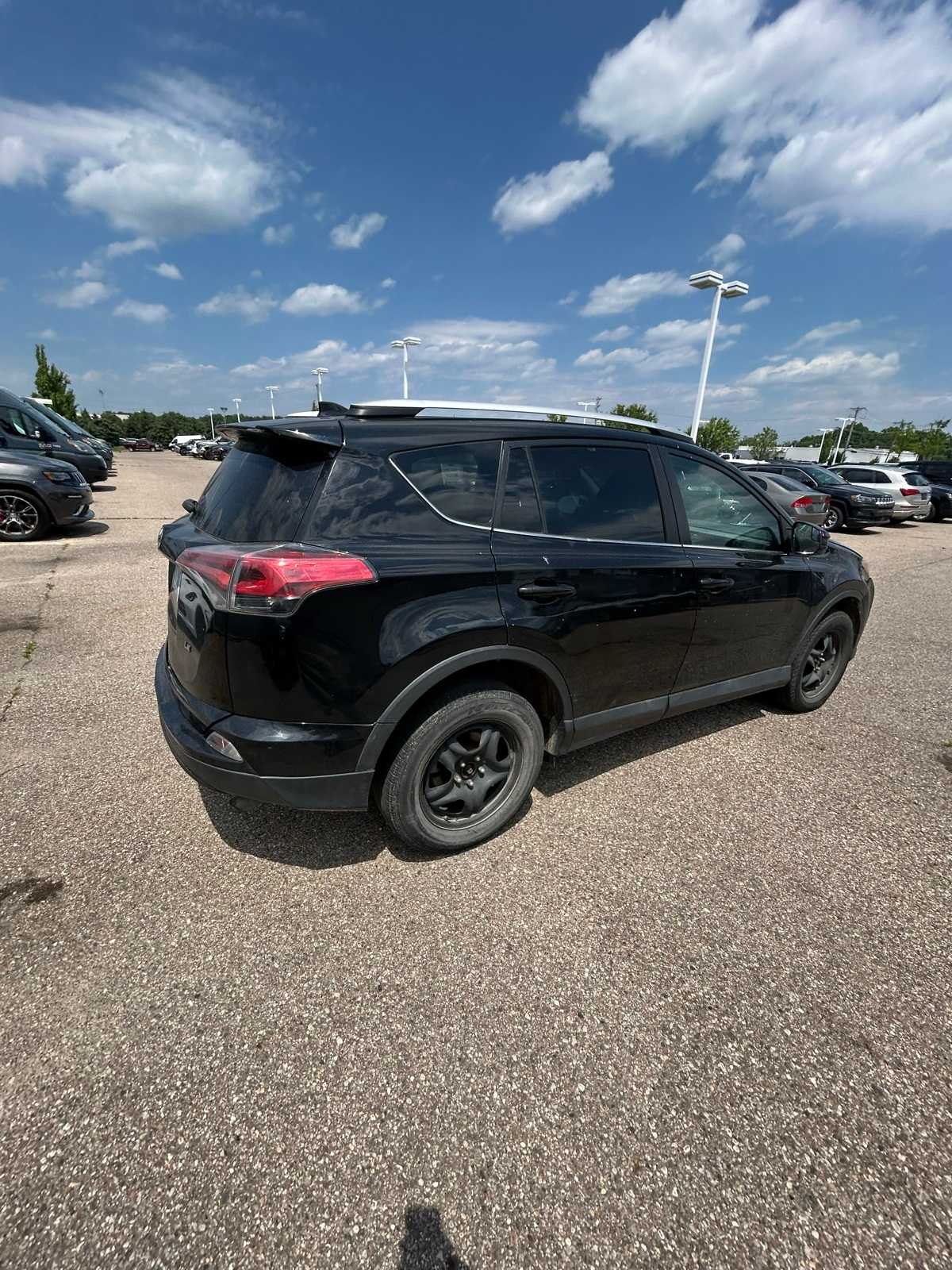 Thumbnail: 2016 Toyota RAV4 - 18