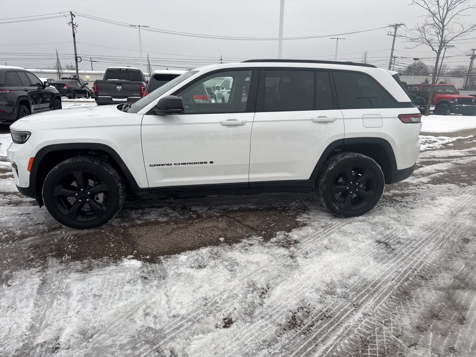 Thumbnail: 2023 Jeep Grand Cherokee - 16