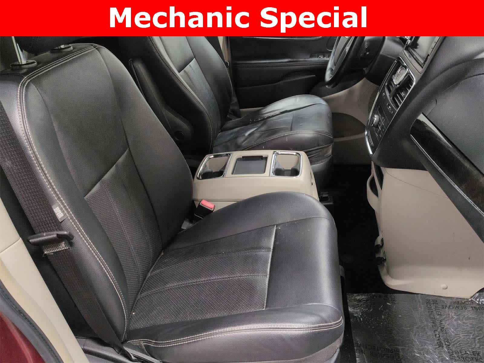 Thumbnail: 2012 Chrysler Town & Country - 22