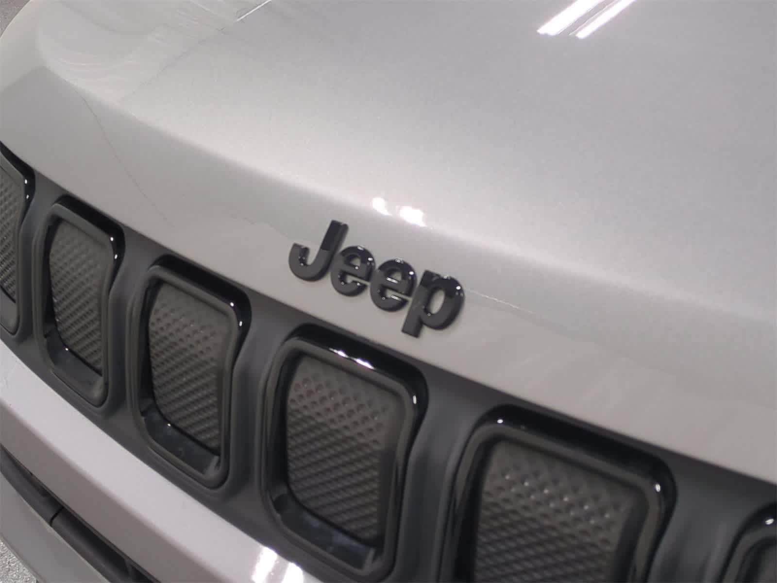 Thumbnail: 2022 Jeep Compass - 12