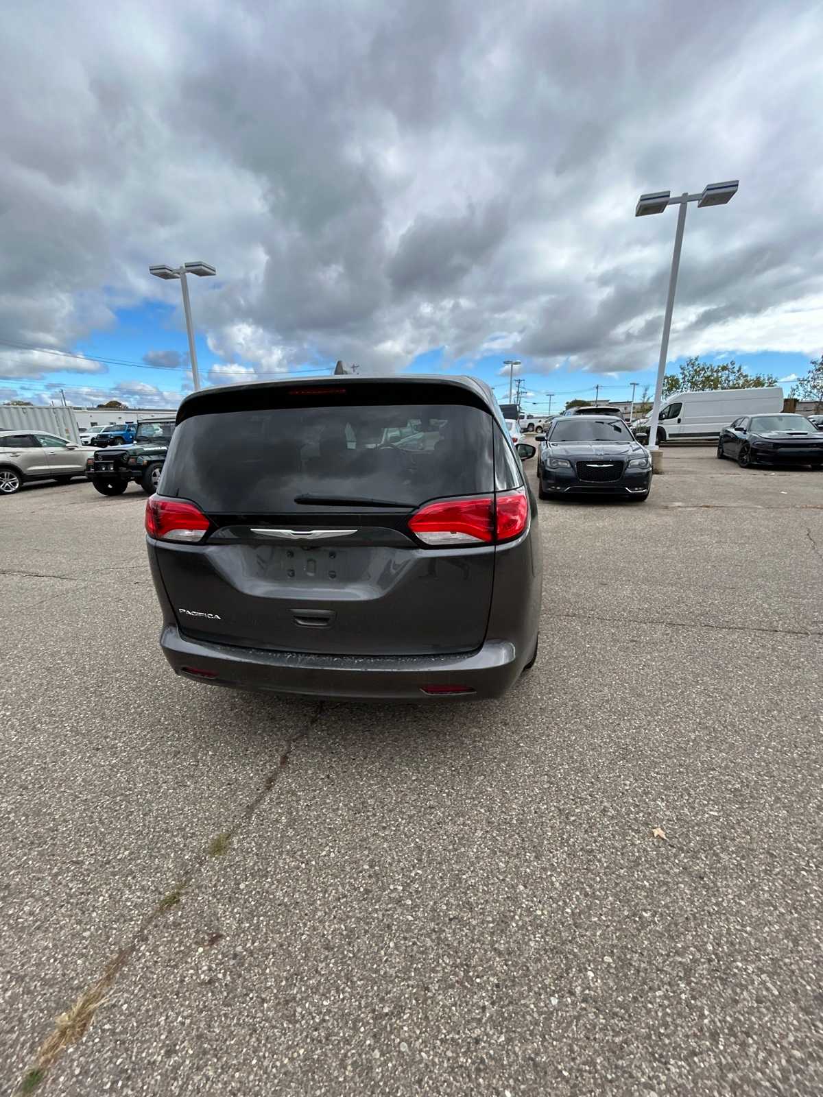 Thumbnail: 2017 Chrysler Pacifica - 17