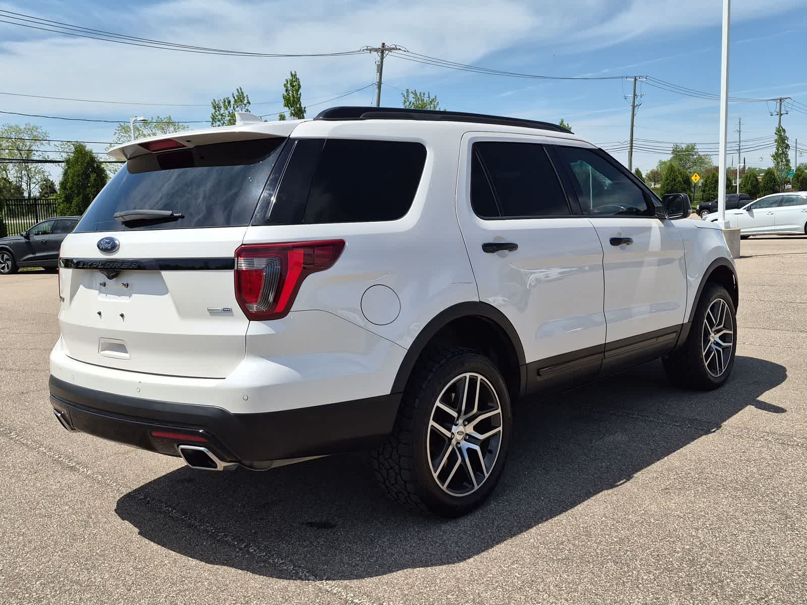 Thumbnail: 2016 Ford Explorer - 14