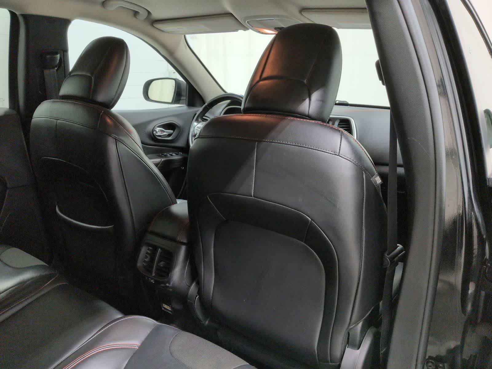 Thumbnail: 2017 Jeep Cherokee - 19