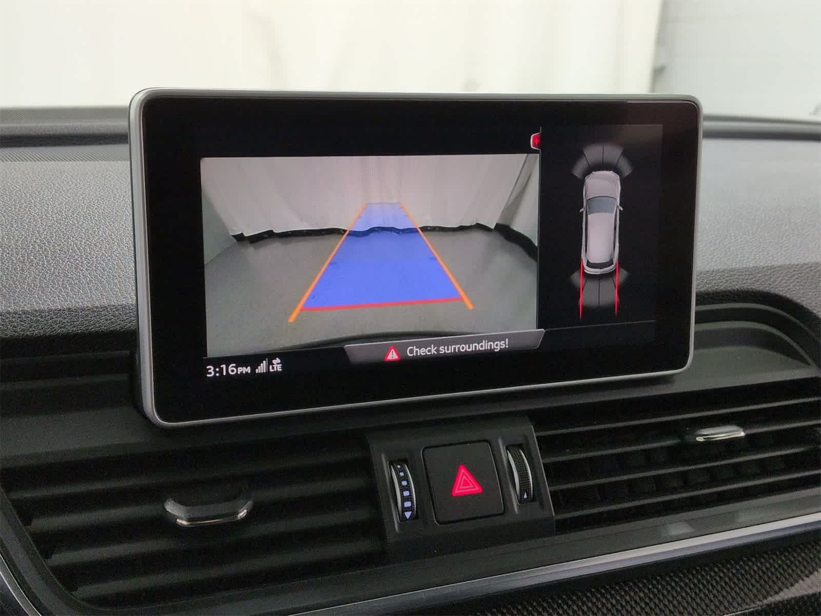 Thumbnail: 2019 Audi SQ5 - 32