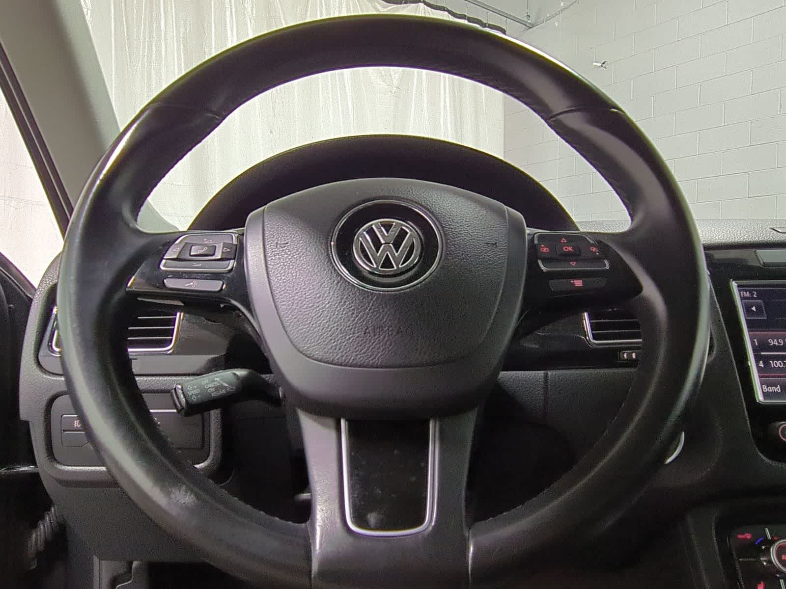 Thumbnail: 2014 Volkswagen Touareg - 23