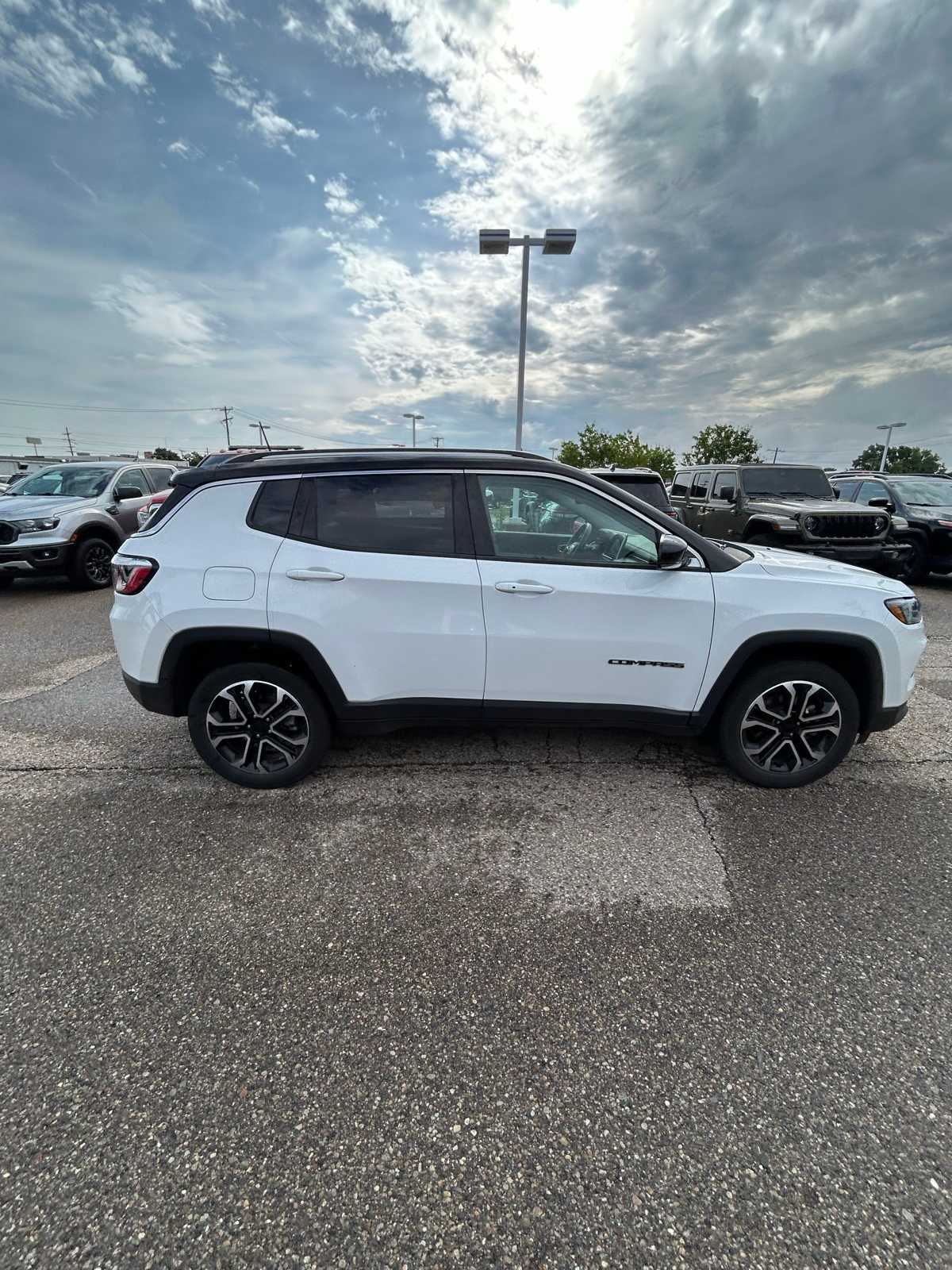Thumbnail: 2022 Jeep Compass - 12