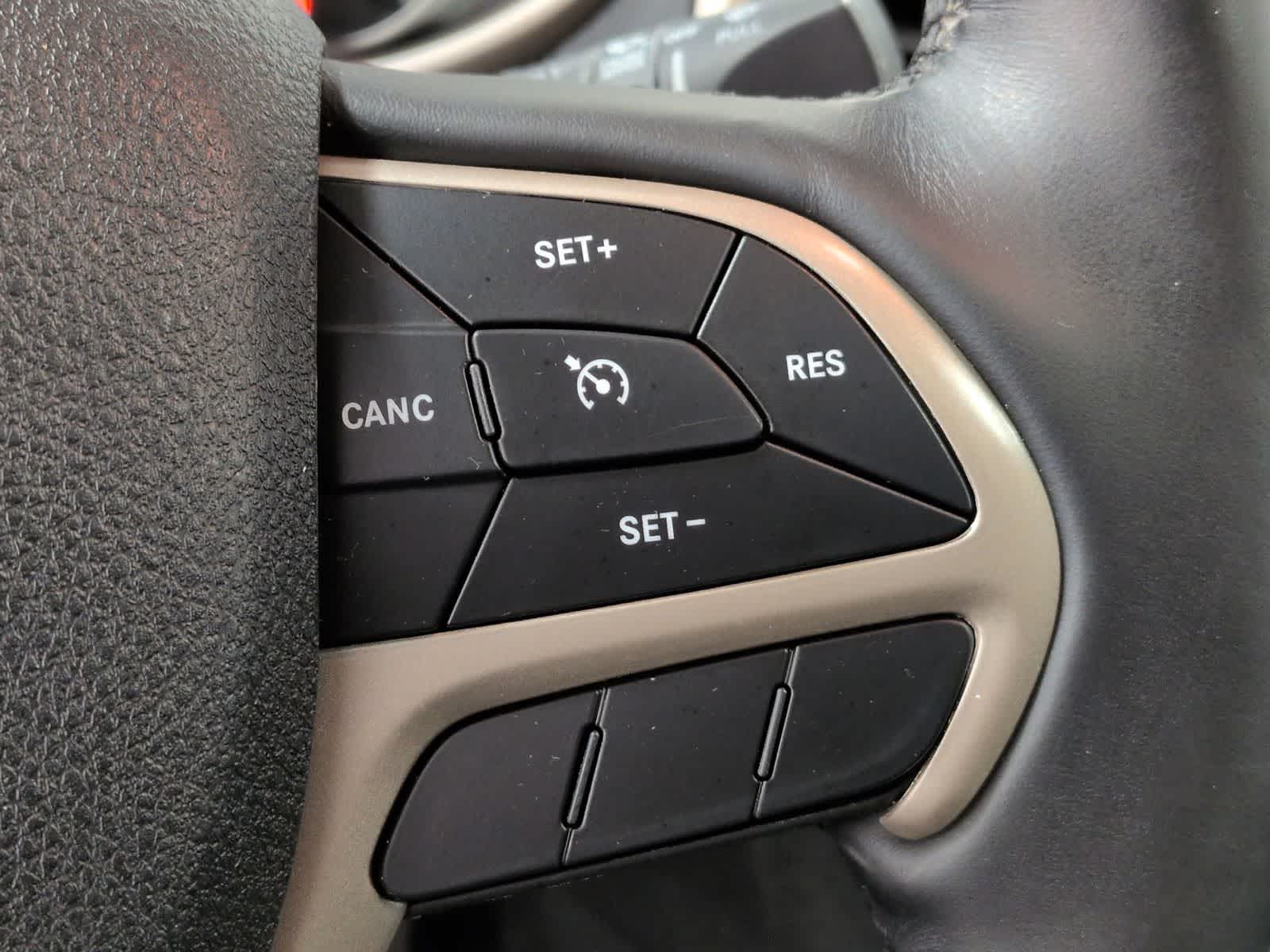 Thumbnail: 2018 Jeep Cherokee - 27