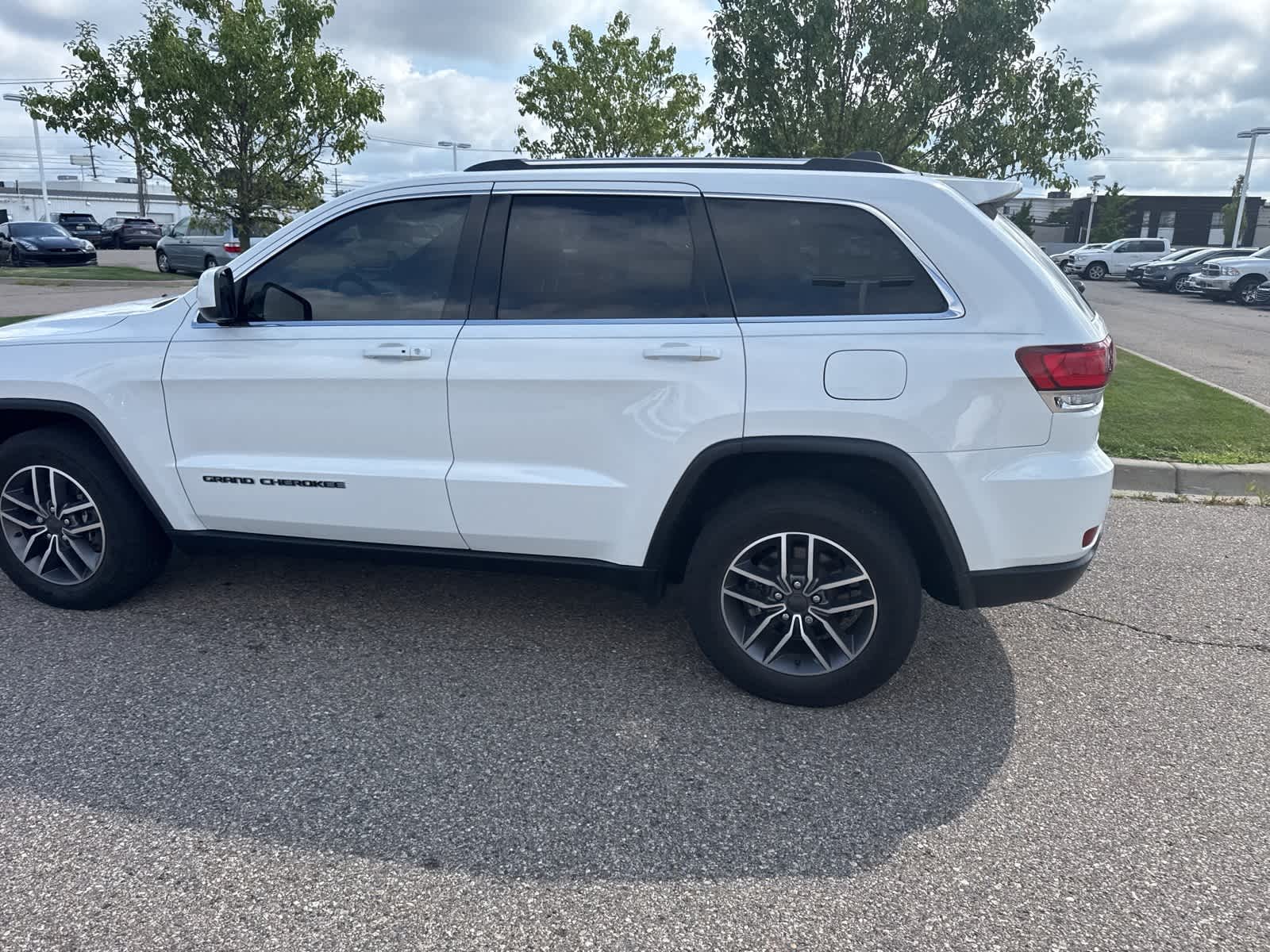 Thumbnail: 2020 Jeep Grand Cherokee - 29