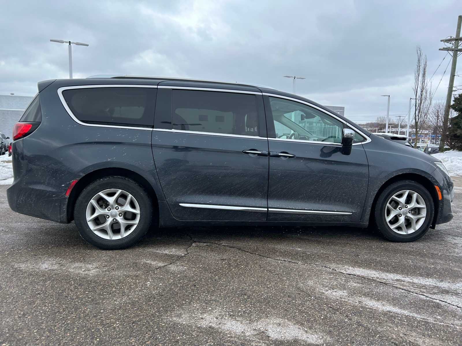 Thumbnail: 2020 Chrysler Pacifica - 12