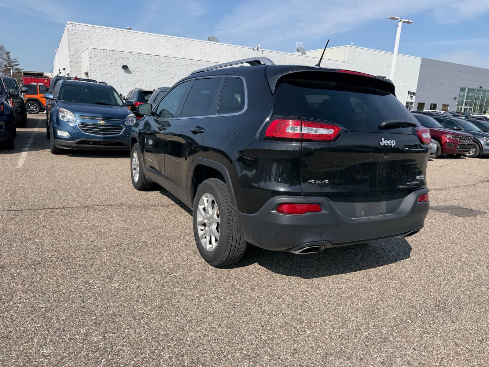 Thumbnail: 2015 Jeep Cherokee - 25