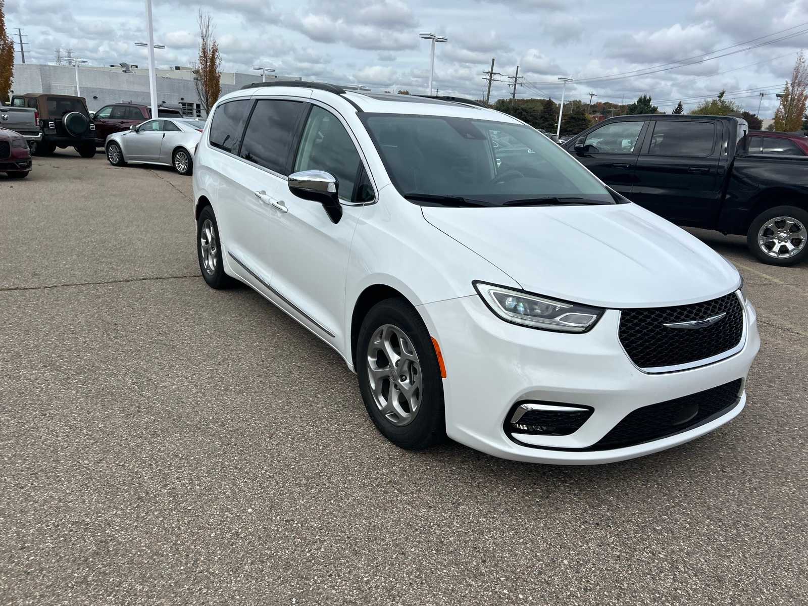 Thumbnail: 2023 Chrysler Pacifica - 11