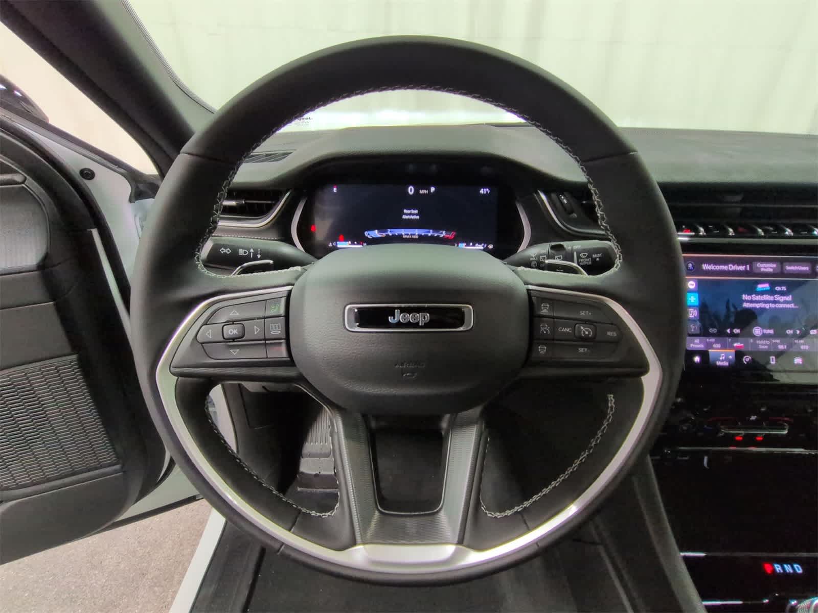 Thumbnail: 2025 Jeep Grand Cherokee - 25