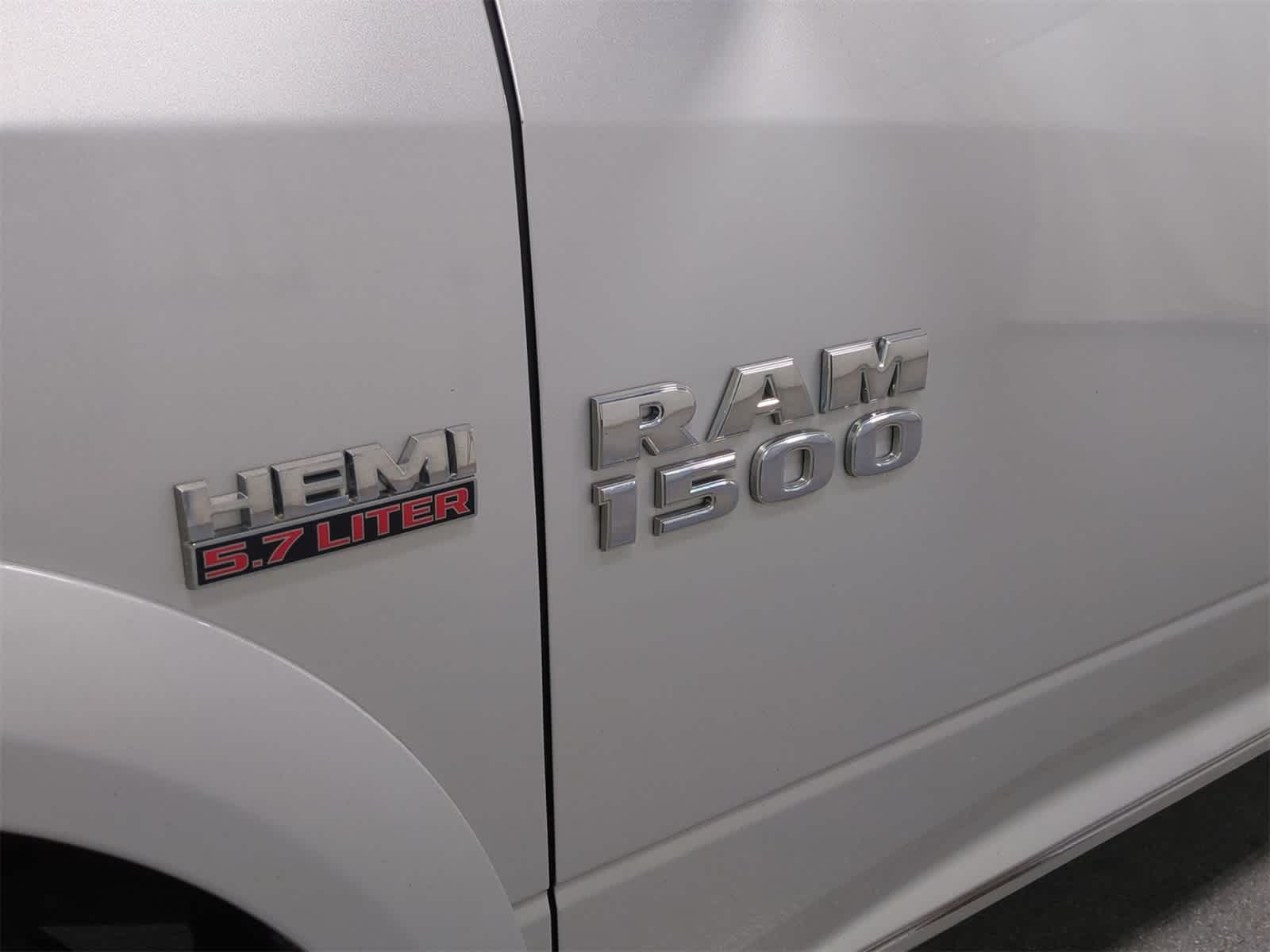 2016 RAM 1500 Laramie 13