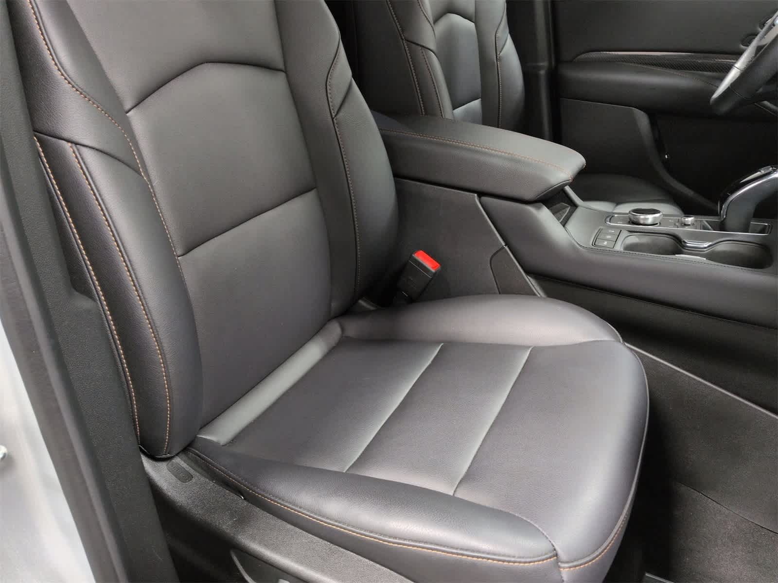 Thumbnail: 2022 Cadillac XT4 - 22