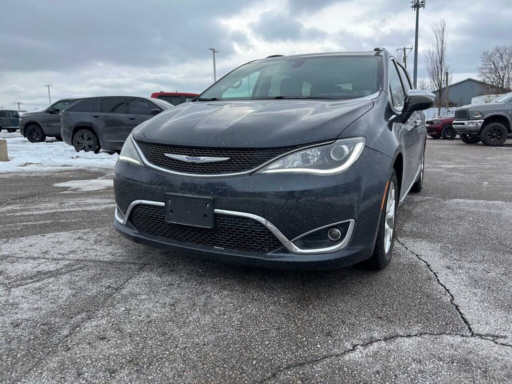 Used 2020 Chrysler Pacifica Limited Van