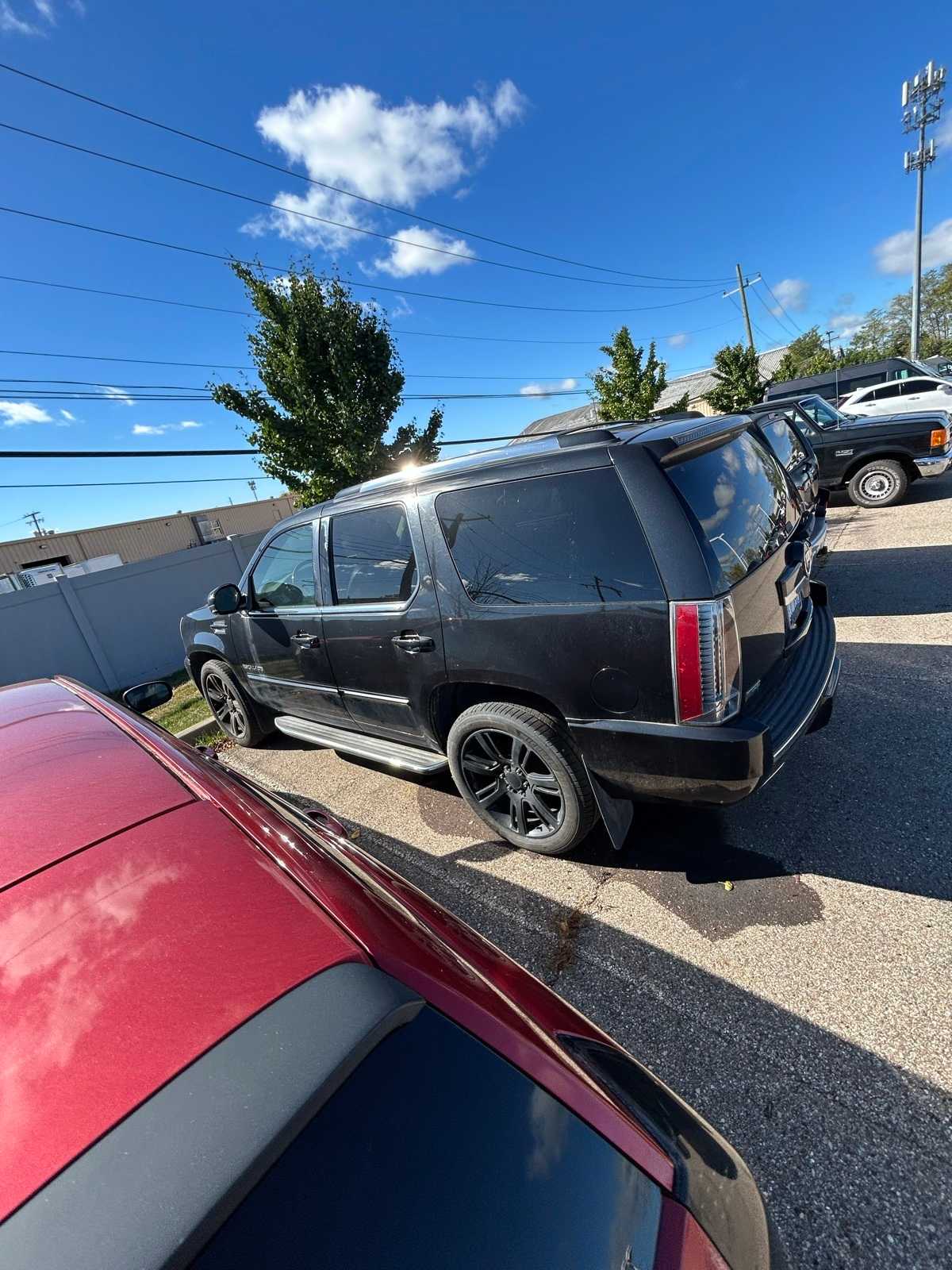 Thumbnail: 2012 Cadillac Escalade - 18