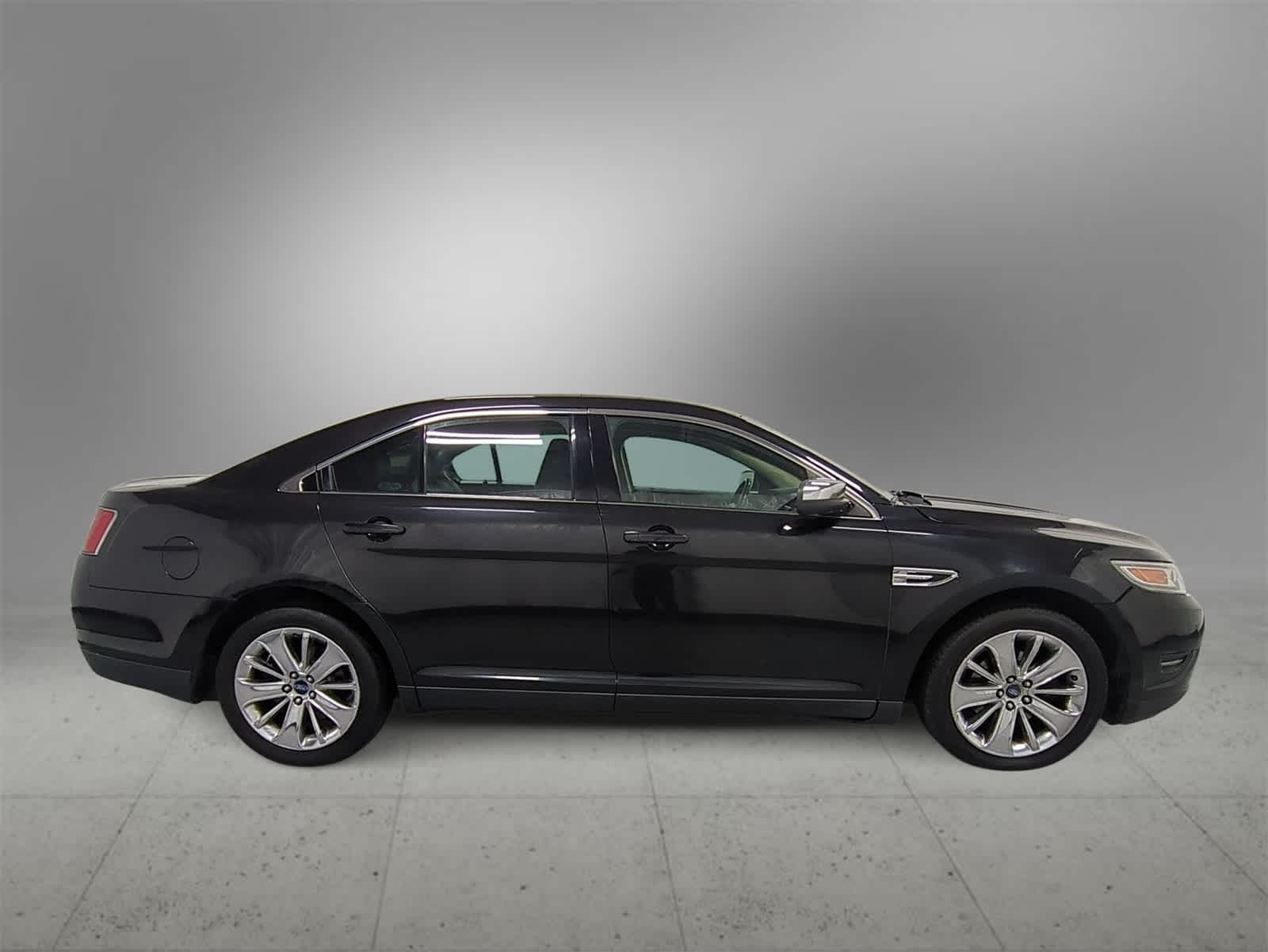 Thumbnail: 2010 Ford Taurus - 9