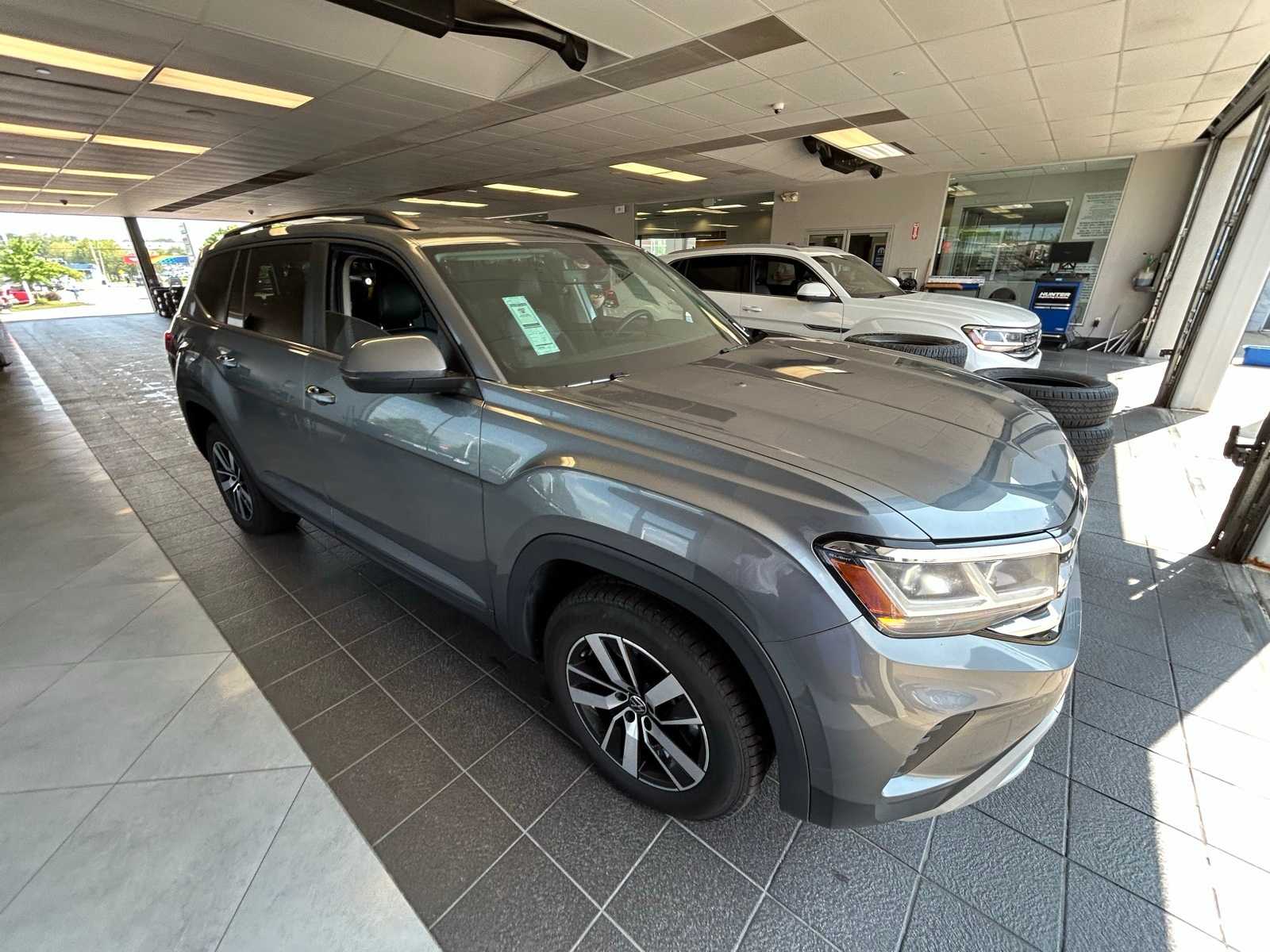 Thumbnail: 2022 Volkswagen Atlas - 10