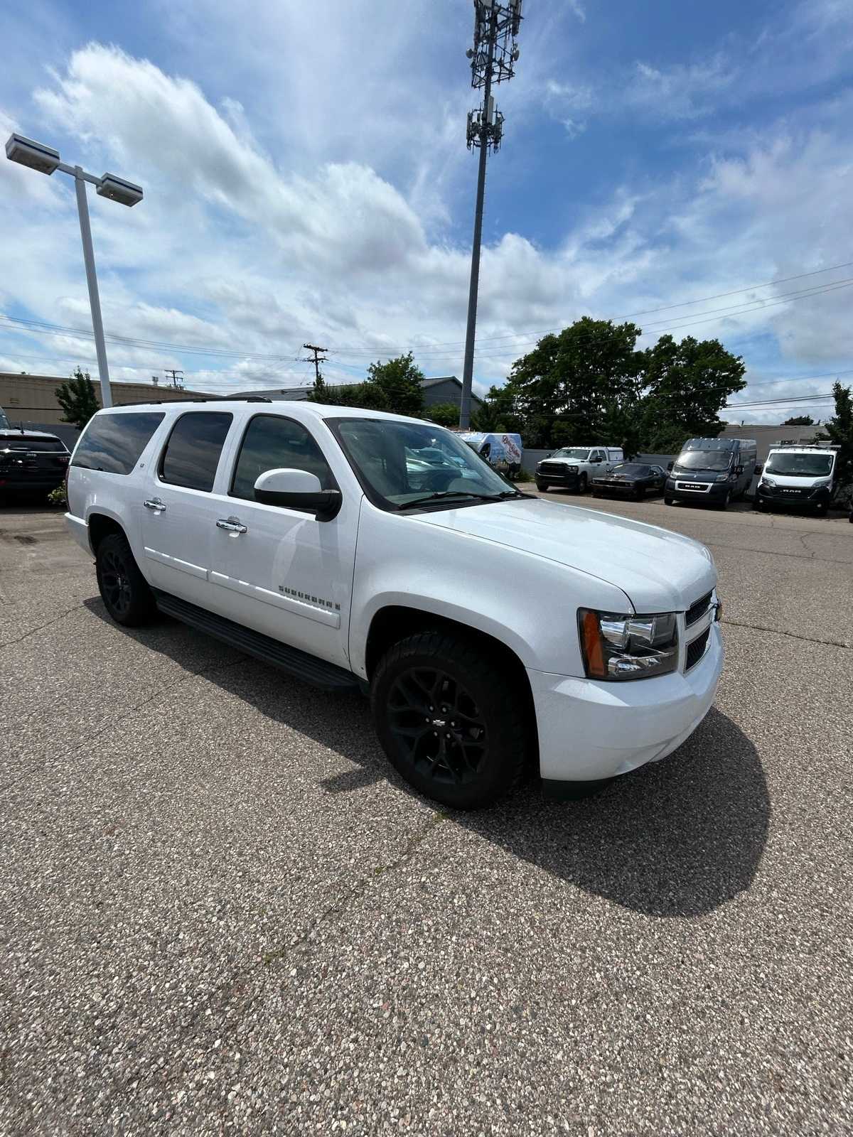 Thumbnail: 2008 Chevrolet Suburban - 11