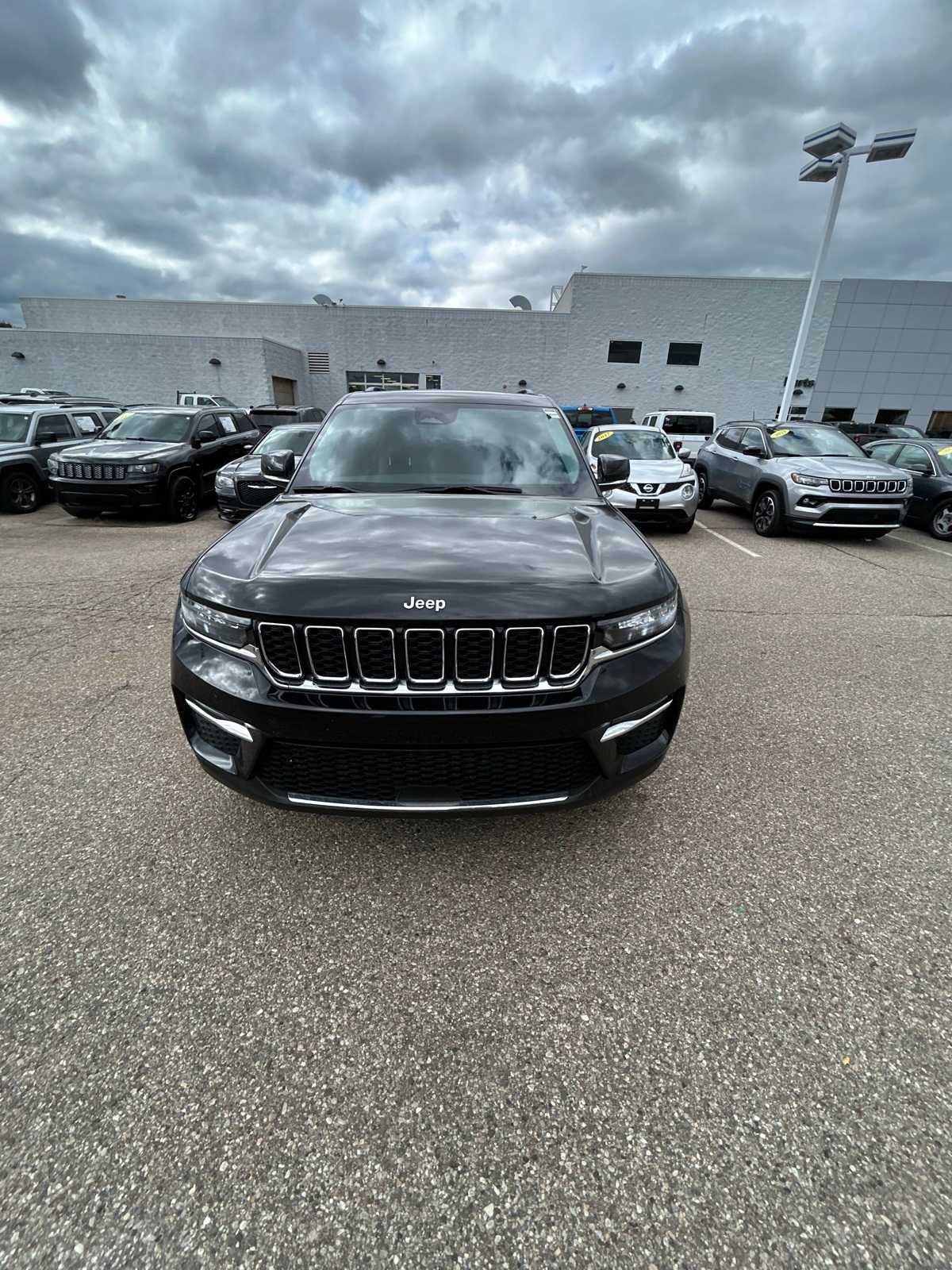 Thumbnail: 2023 Jeep Grand Cherokee - 7