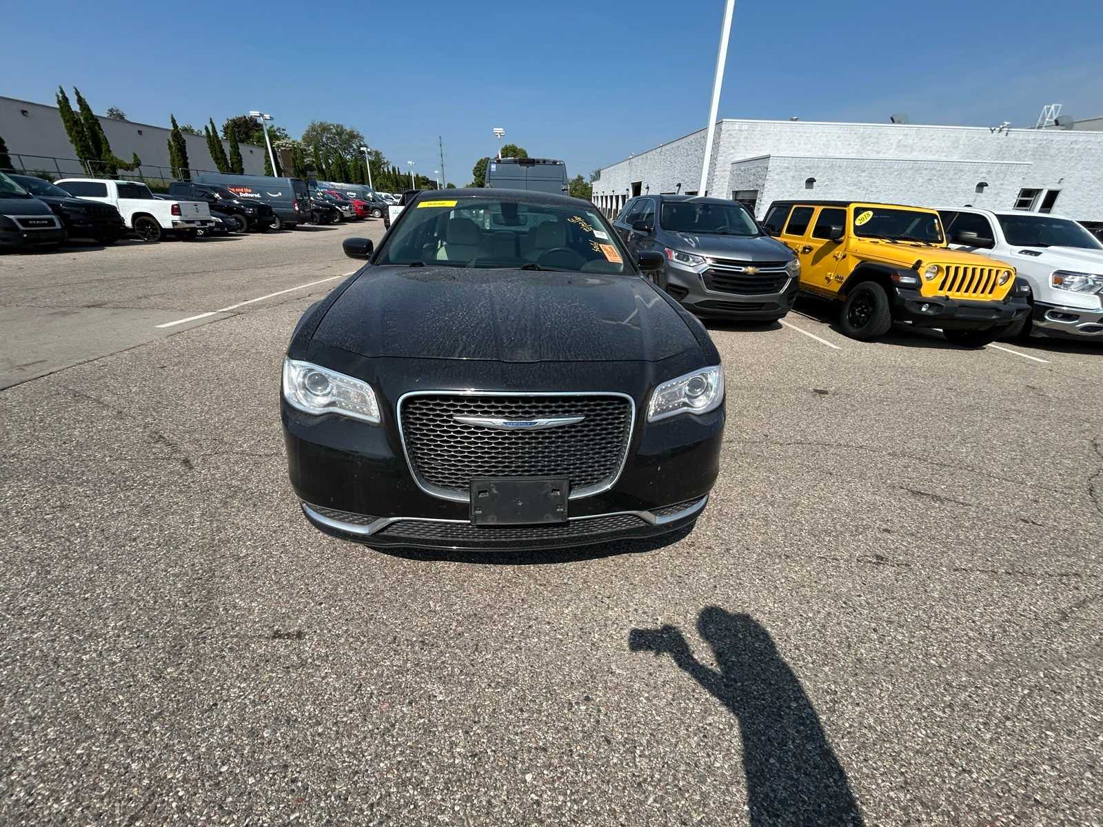 Thumbnail: 2023 Chrysler 300 - 3