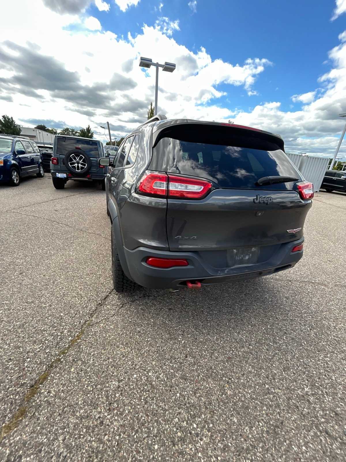 Thumbnail: 2015 Jeep Cherokee - 22