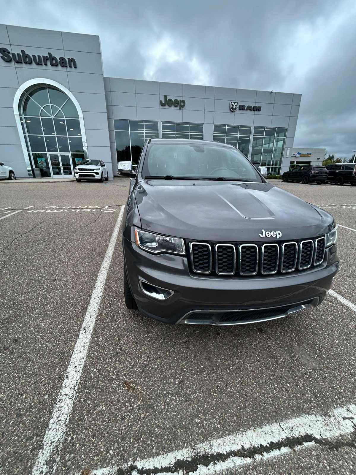Thumbnail: 2017 Jeep Grand Cherokee - 8