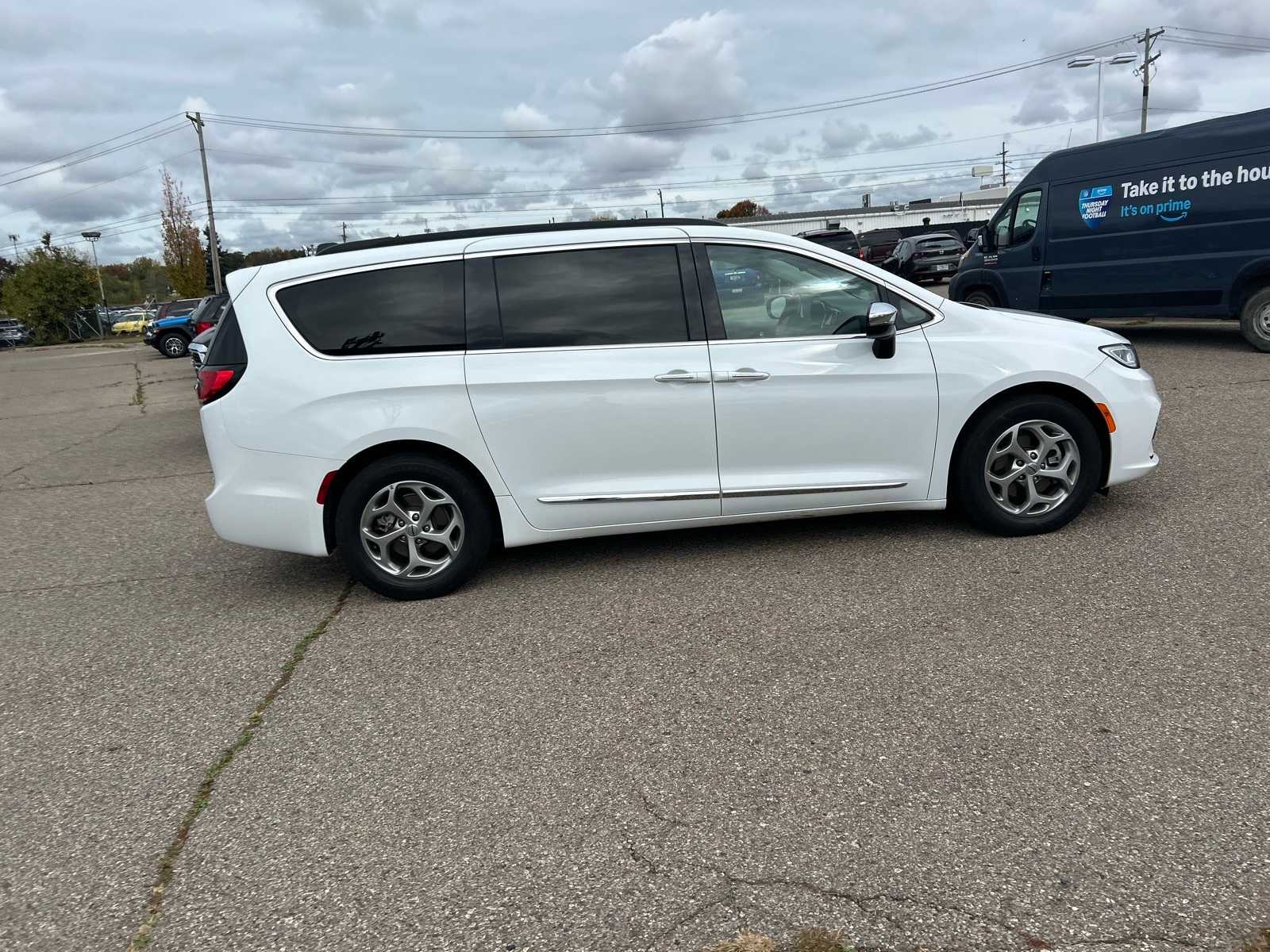 Thumbnail: 2023 Chrysler Pacifica - 17