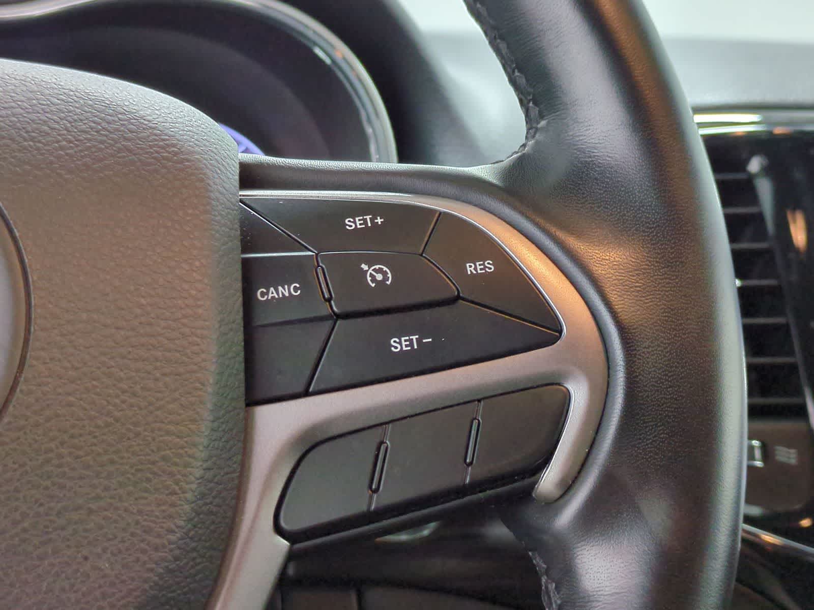 Thumbnail: 2022 Jeep Grand Cherokee - 25