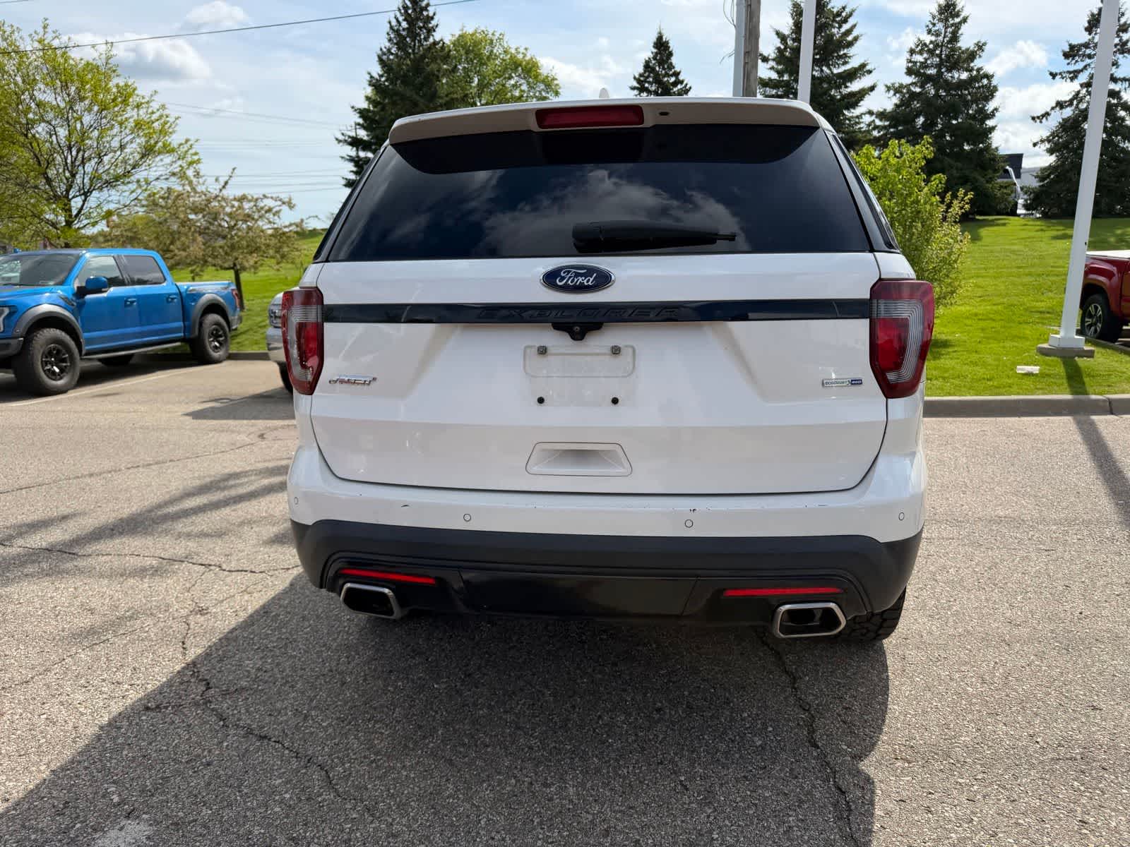 Thumbnail: 2016 Ford Explorer - 21