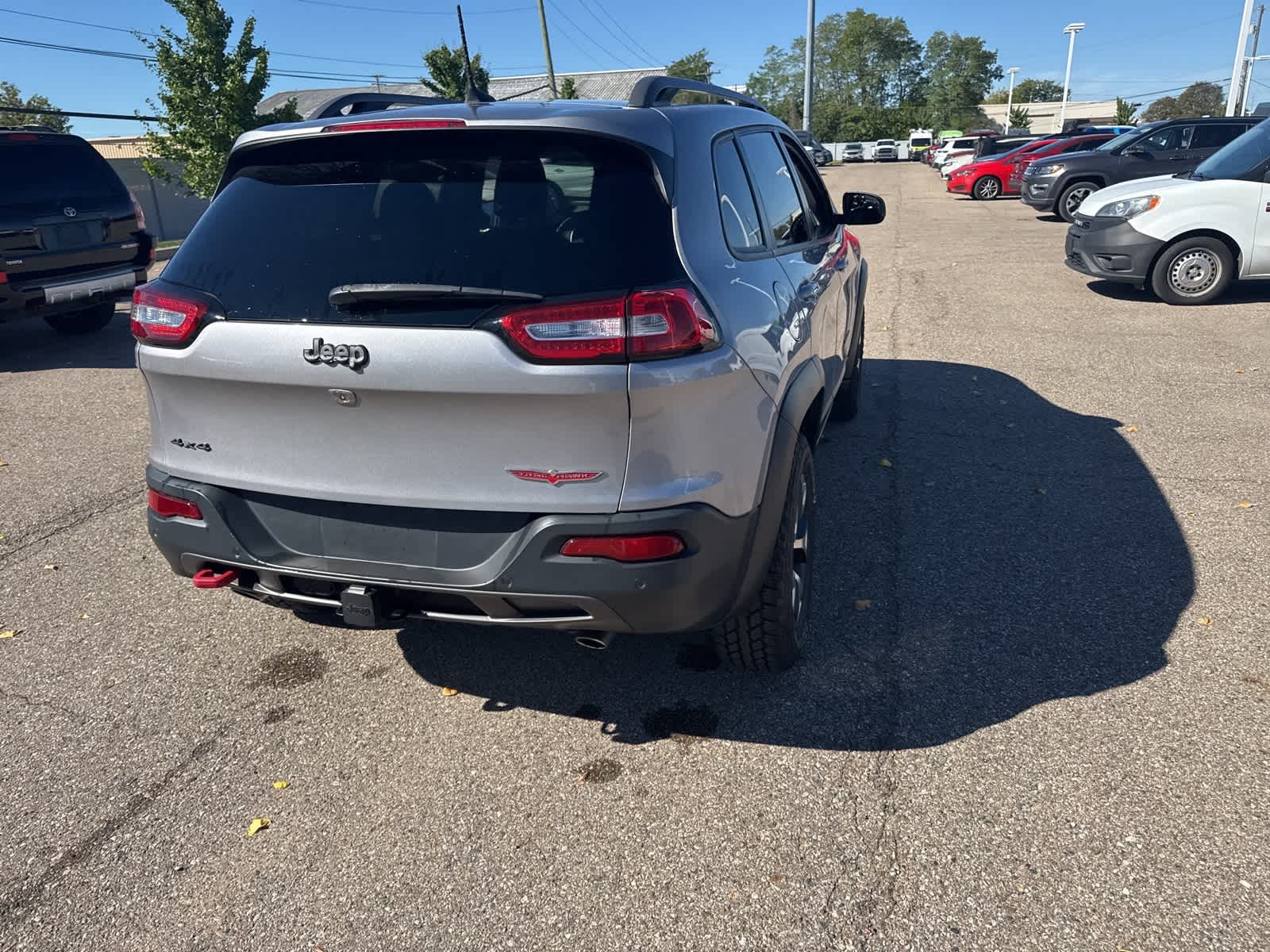 Thumbnail: 2018 Jeep Cherokee - 21