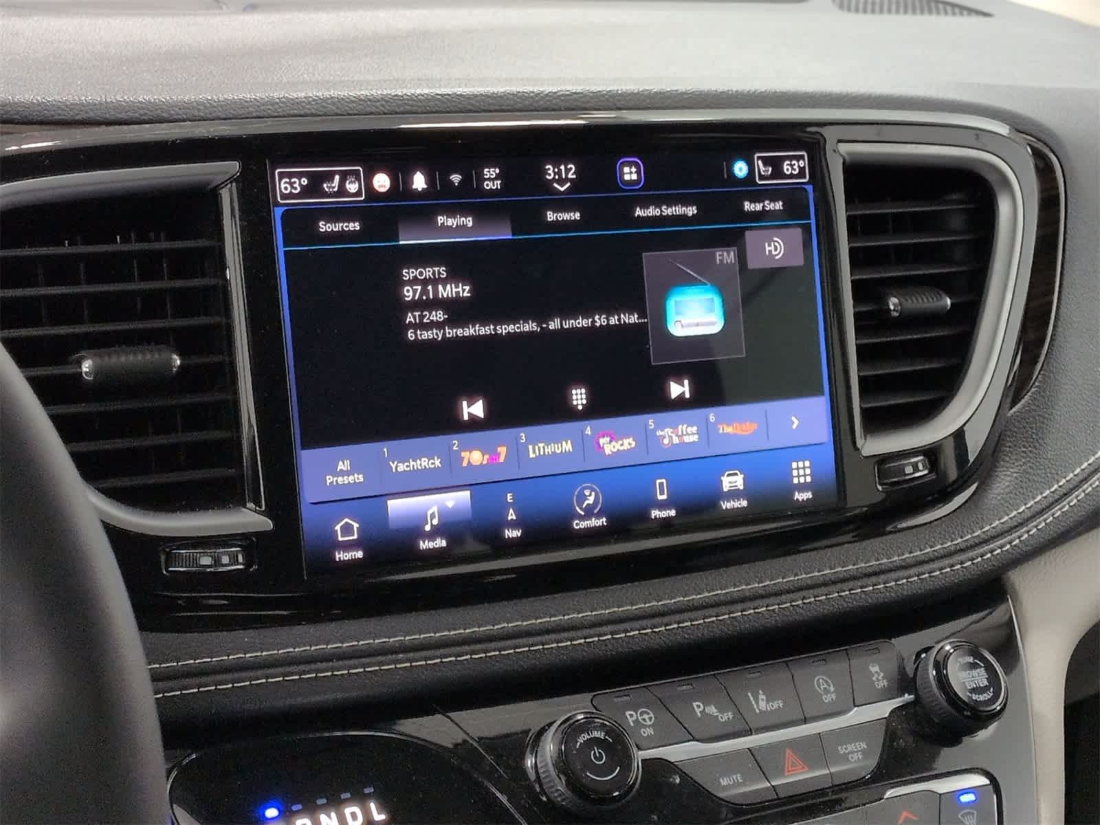 Thumbnail: 2022 Chrysler Pacifica - 30