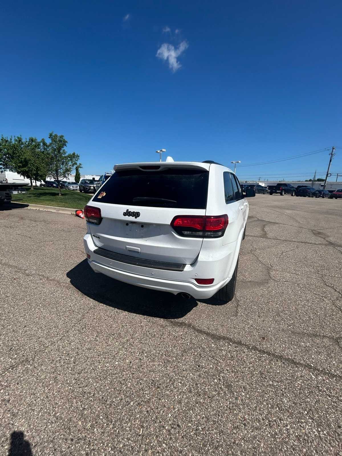 Thumbnail: 2017 Jeep Grand Cherokee - 19
