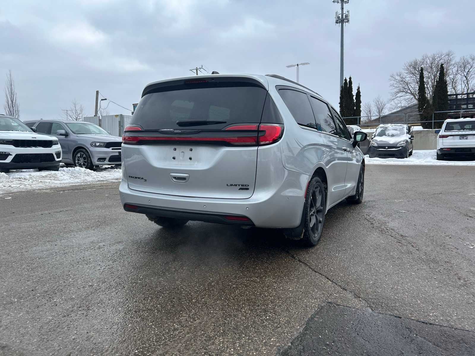 Thumbnail: 2023 Chrysler Pacifica - 19